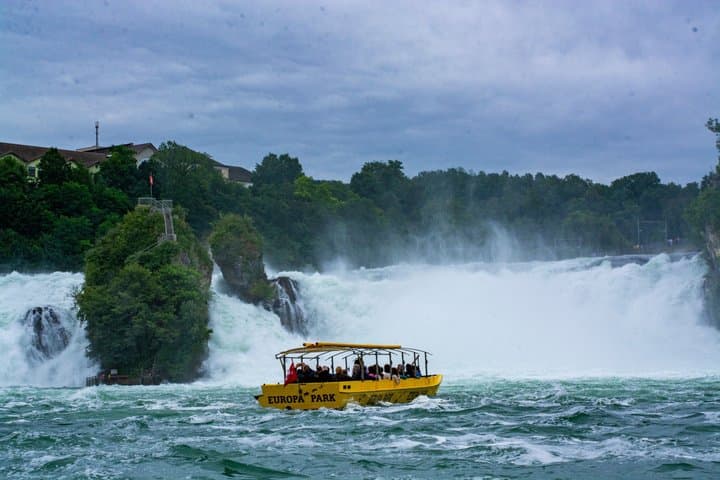 Zurich Highlights: Rhine Falls & Lindt Chocolate Small Group Tour