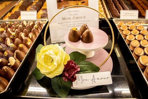 Geneva: Chocolate Tasting and Walking Tour with a Local