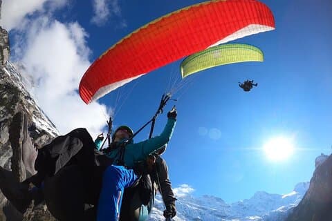 Take to the skies with your friends! It’s the best way to see the Jungfrau region