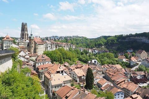 Explore Fribourg: Medieval Old Town, Historic Bridges & Cathedral