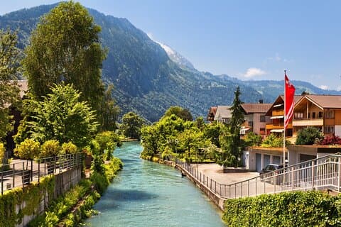Interlaken Customized Private Sightseeing Tour by Car with Local