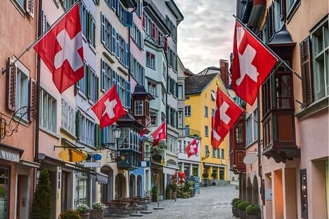Zurich City Tour with Lake Cruise Lindt Chocolate and FIFA Museum