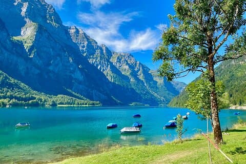 From Zurich: Breathtaking waterfall and lakes private tour