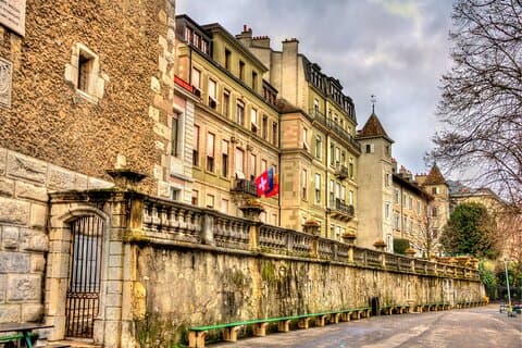 Geneva Scavenger Hunt & Highlights Self-Guided Walking Tour