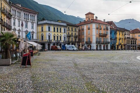 Locarno Self-Guided City Walking Tour & Scavenger Hunt