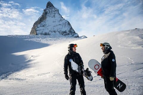Follow our instructors into the mountains : they know the best spot for snowboarding and lunching!