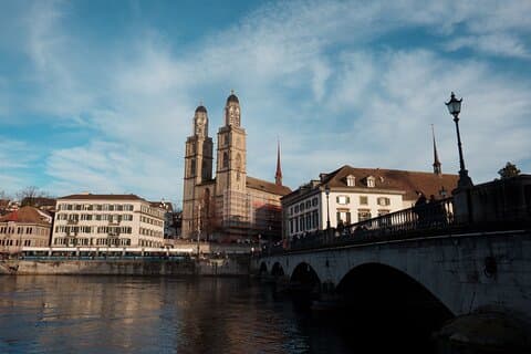 Tour Zurich Lindt and Rheinfall Chocolate Factory
