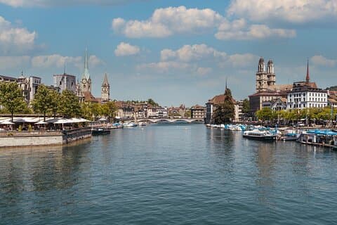 Zurich 360° City Walk Tour Including Hidden Spots