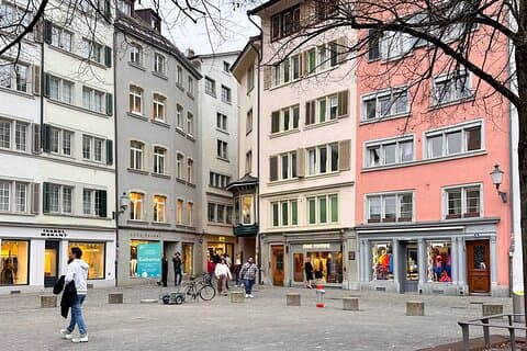 Zürich city game: lovely legends and mysterious myths
