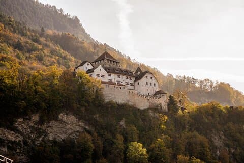 Zurich: Private 4 Countries in One Day Experience