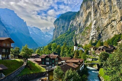 From Zurich: Beatus Caves, Grindelwald, Lauterbrunnen Small Group