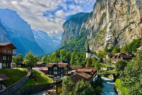 From Bern: Swiss Alps, Lauterbrunnen, Beatus Caves Small Group
