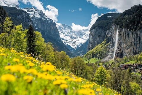 Grindelwald, Interlaken & Lauterbrunnen Day Tour