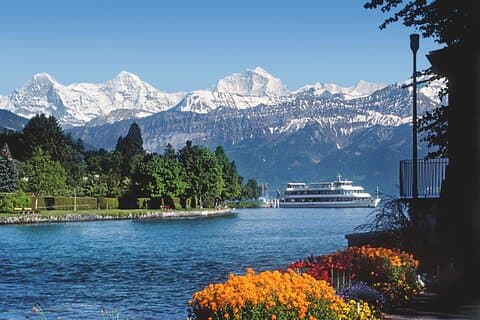 Swiss Valley Wonders: Lauterbrunnen, Interlaken & Grindelwald