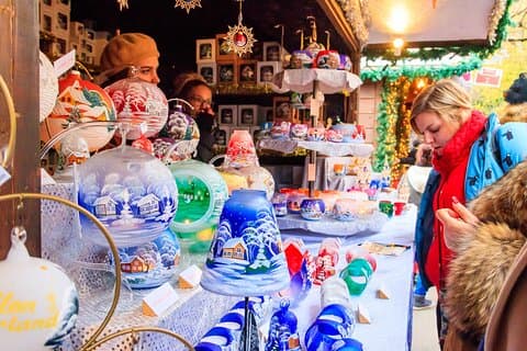 Private Christmas Walking Tour in Montreux
