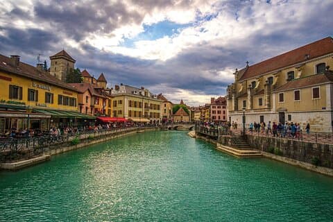 Private Geneva daytrip for Annecy Castle Tour