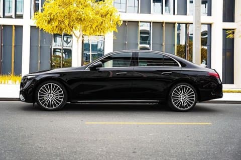 Private Transfer: Lucerne to Zurich Airport ZRH by Business Car