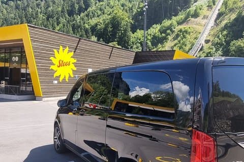 Peak to Peak Hike Private Tour in Switzerland