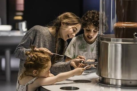 Zurich Private Experience - History & Chocolate Discovery