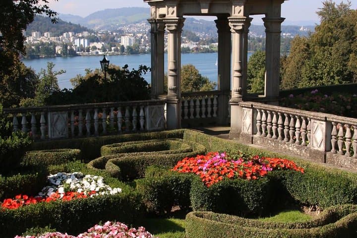 Lucerne Lakeside and Villas Private Walking Tour