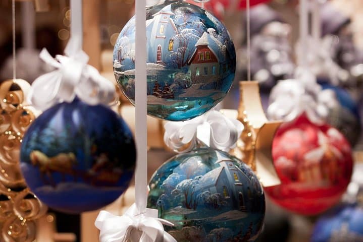 In December shop for gifts at the Christmas Market in Montreux!