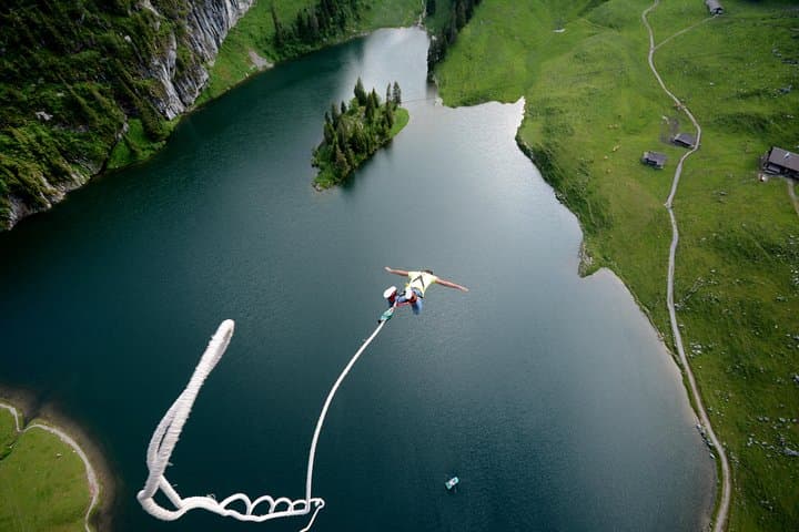 134m above the lake