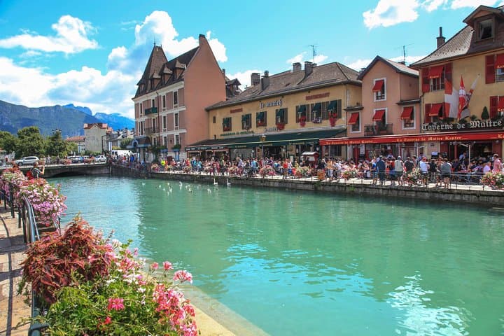 Geneva city tour & Annecy Tour With Optional Lake Geneva Cruise