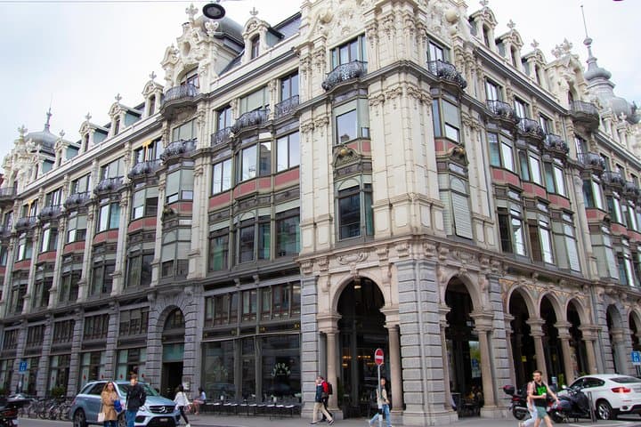 Discover the Zurich Banking Scene with a Local