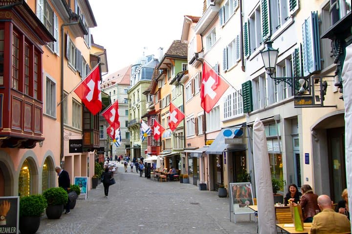 Historic Zurich: Exclusive Private Tour with a Local
