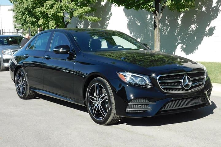 Premium Transfer from Zürich Airport to Zurich city or Zürich city to Airport