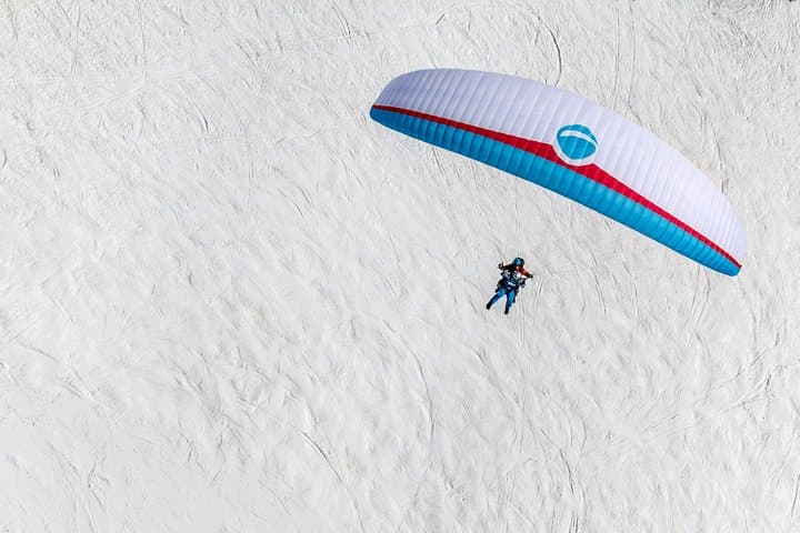 Paragliding in Winter