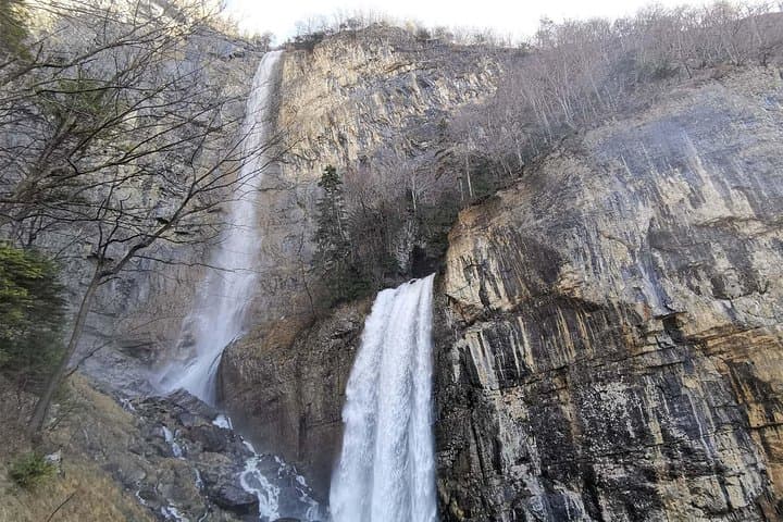 From Zurich: Breathtaking waterfall and lakes private tour