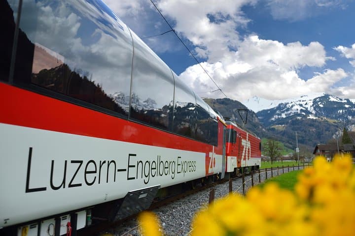 Train between Lucerne and Alpnachstad