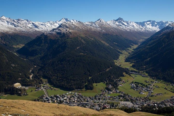 Davos Highlights: Culture, Shopping Streets & Alpine Beauty