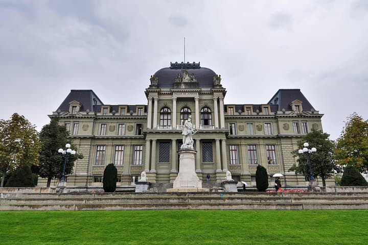 Timeless Lausanne: Castle, Cathedral & Historic Old Town