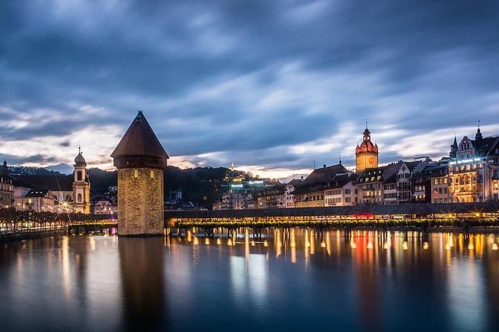 Private 2-hour Walking tour of Lucern with official tour guide