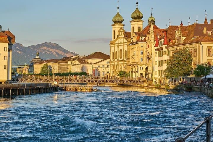 Private 2-hour Walking tour of Lucern with official tour guide