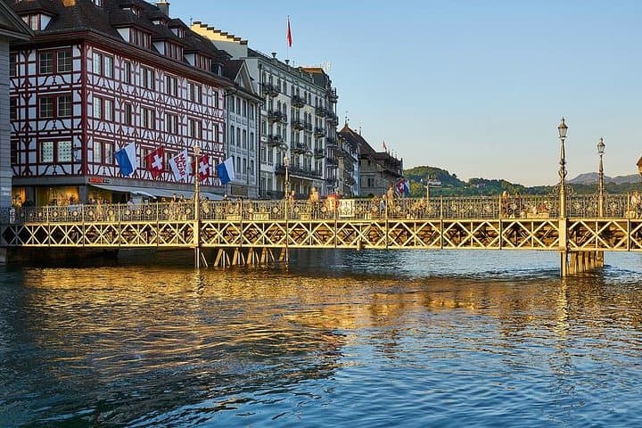 Private 2-hour Walking tour of Lucern with official tour guide