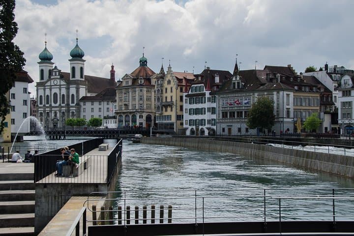 Private 2-hour Walking tour of Lucern with official tour guide
