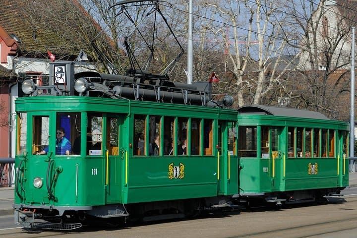 Tour on the vintage tram