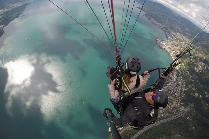 Tandy paragliding
