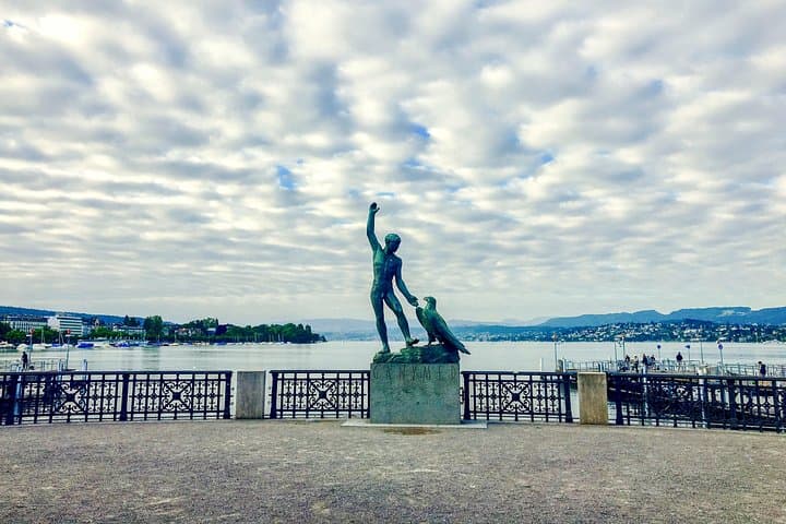 Explore Montreux in 60 minutes with a Local