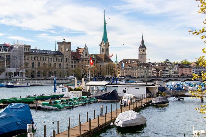 Zurich: Chocolate Tasting and Walking Tour with a Local