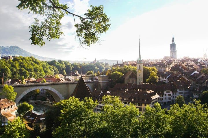 Private Trip from Geneva to the Swiss Capital - Bern & Paragliding in Interlaken