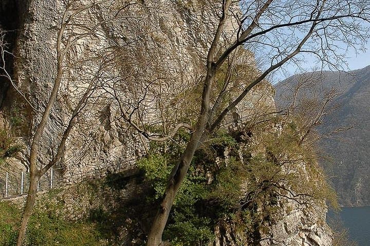 Stunning photo tour from Lugano to Gandria with photo pro