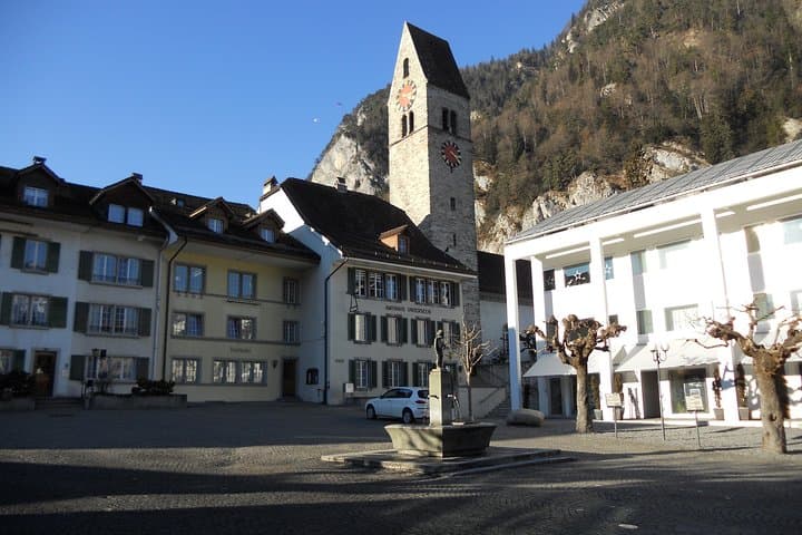 Interlaken Private Tour: Mountains Cows, Thun Lake, and Brienz Lake
