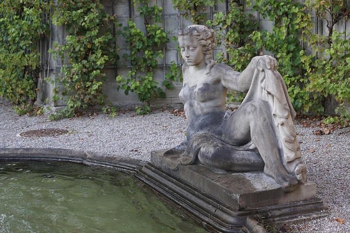 Zurich private walking tour with a Professional Guide