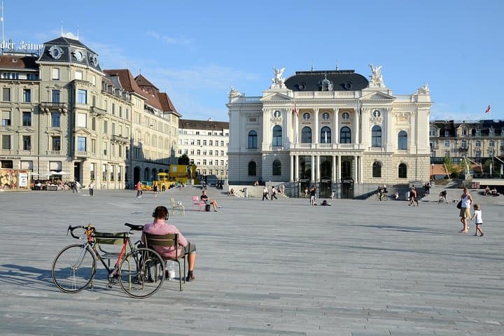 Zurich private walking tour with a Professional Guide
