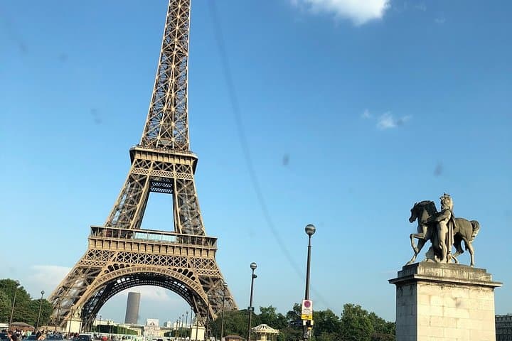 Private Transfer from Geneva Airport to Paris