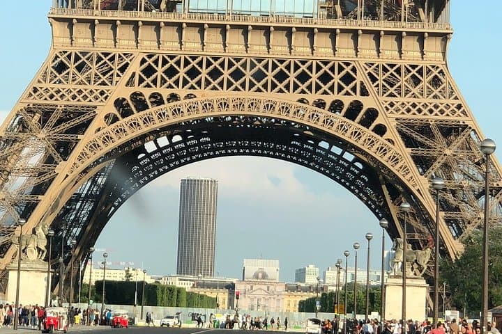 Private Transfer from Geneva Airport to Paris